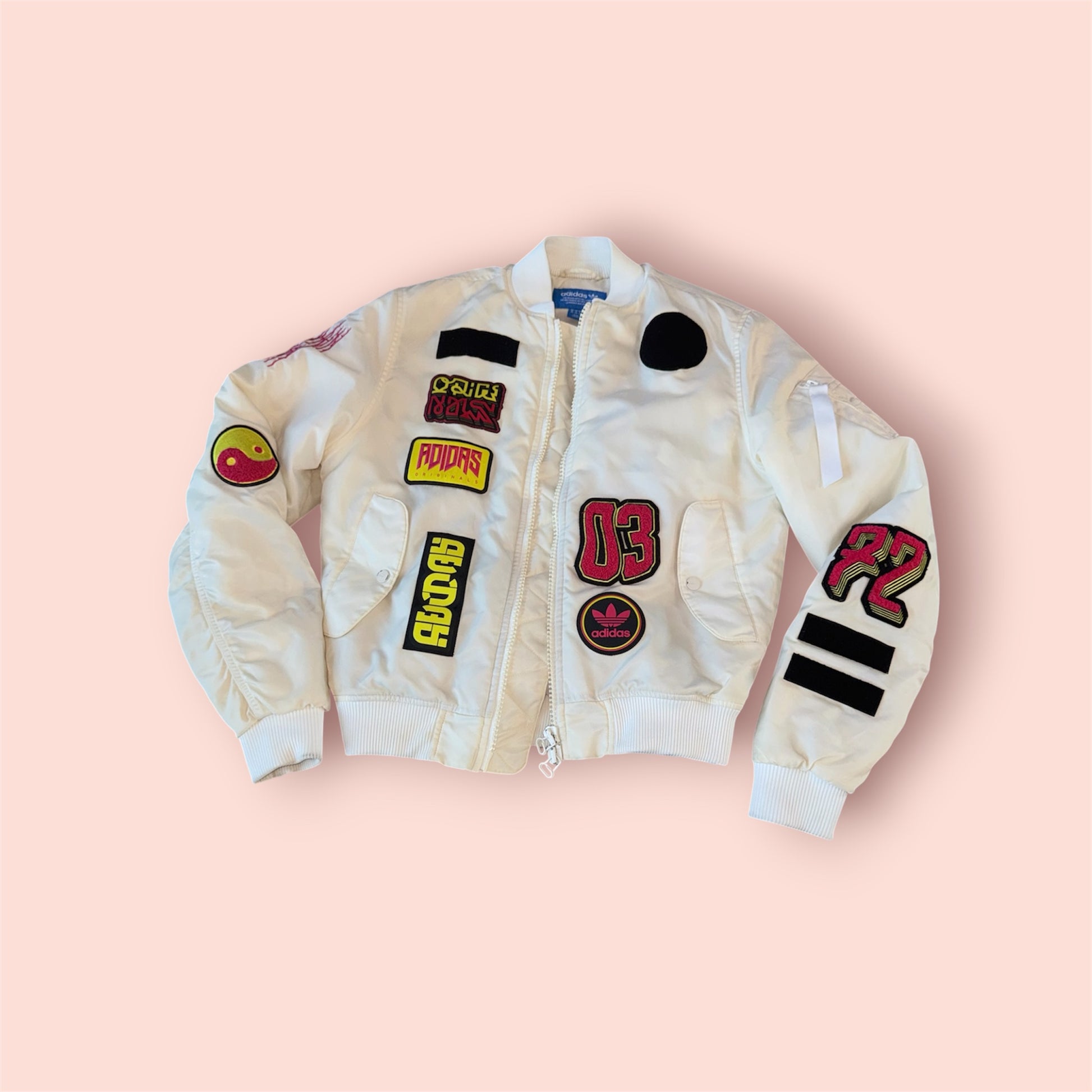 adidas Originals Bomberjacke Damen XS in Creme mit bunten Patches